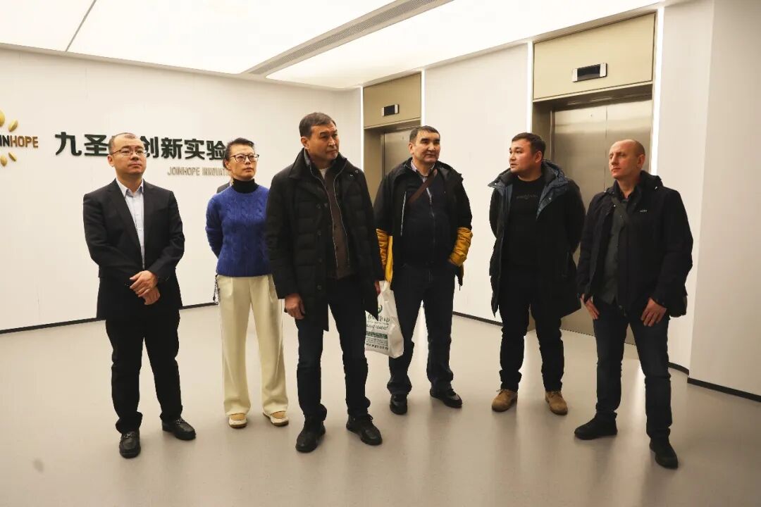集团要闻丨哈萨克斯坦阿塔梅肯农业股份公司董事会主席一行到九圣禾产业园参观调研